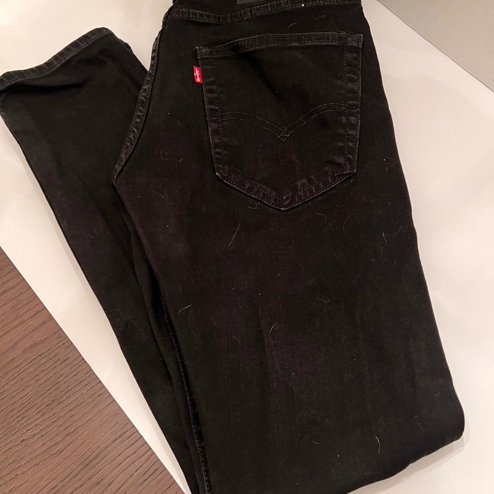 Black Levi’s 512 Jeans